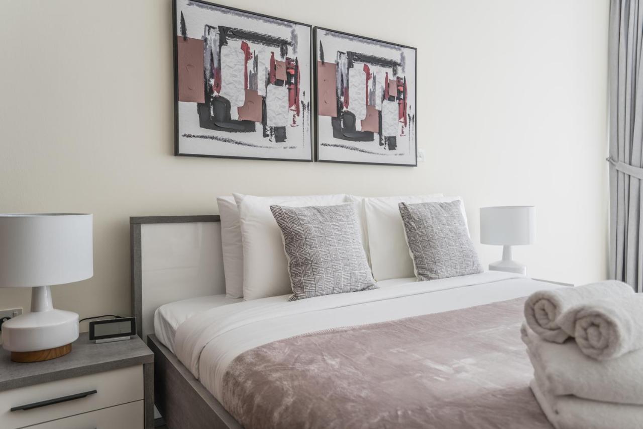 Higuests - Luxury Apartment In The Iconic Park Towers Дубай Екстериор снимка